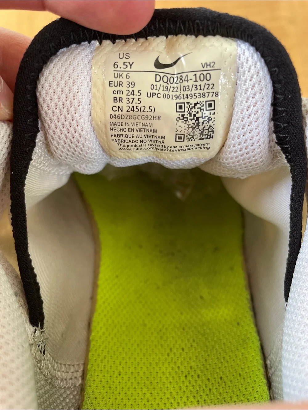 Nike Air Max Sneakers Size 6.5 Kids | 8 Women’s Running